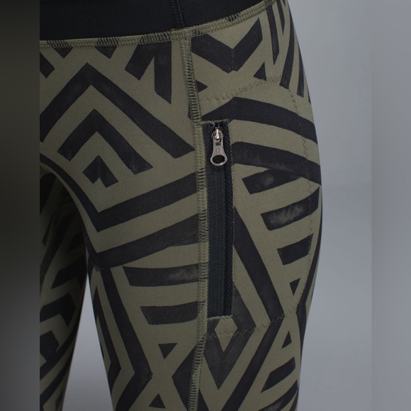 Lululemon Inspire Tight II-Chevron Shuffle Fatigue Green Black-Size 4 - Picture 5 of 12